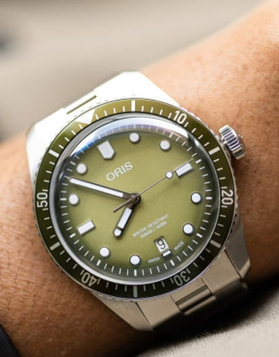 Divers Sixty‑Five Date