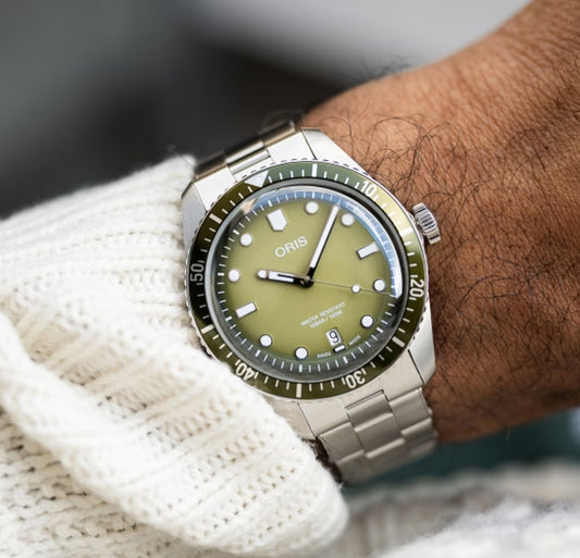 Divers Sixty‑Five Date