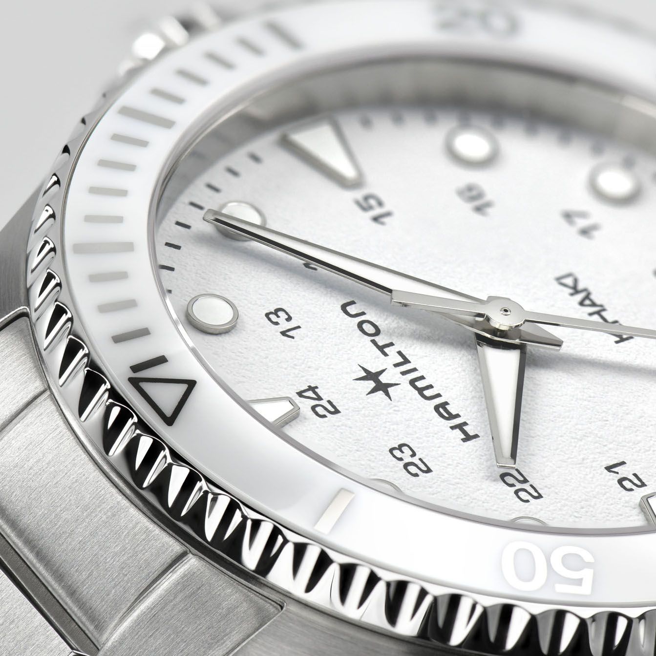 Hamilton Khaki Navy Scuba Quartz H82221110